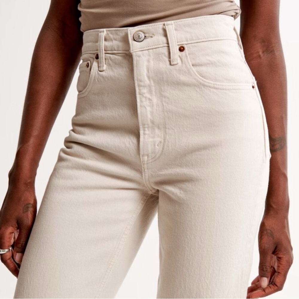 Abercrombie & Fitch Jeans Ultra High Rise 90s Straight in Stone Ivory